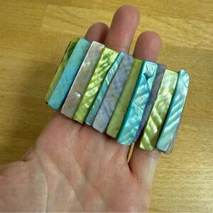 Wide band stone pearlescent multicolor bar stretch on bracelet